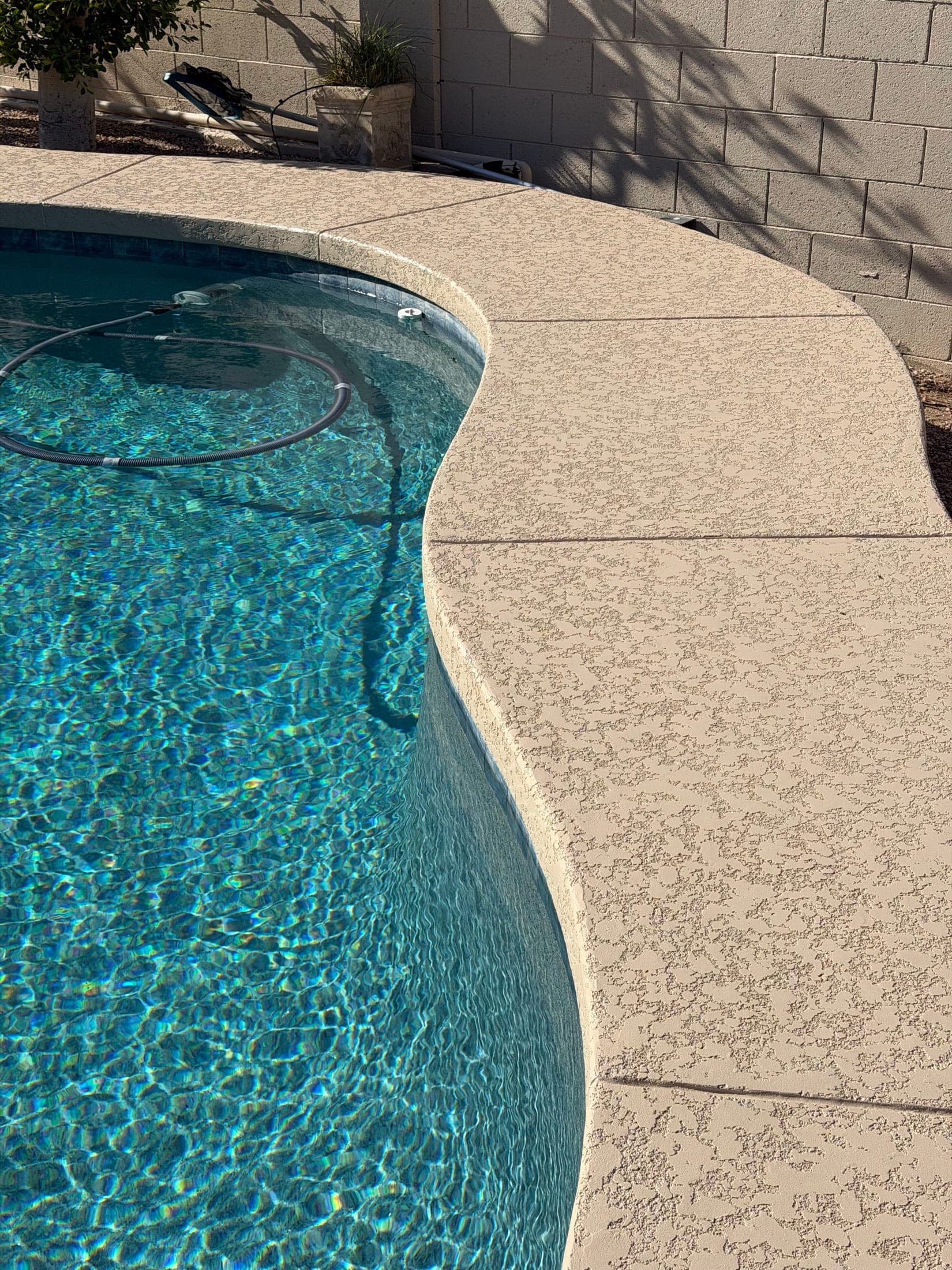 Tan knockdown cool deck with rolled bullnose coping